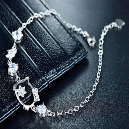 Hello Kitty women's bracelet with adjustable chain and sparkling detail