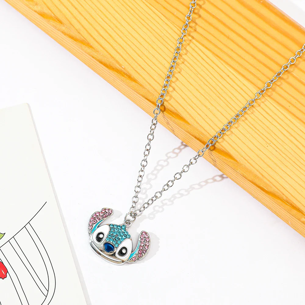 Niedliche blaue Cartoon-Anhänger Halskette Kawaii Kristallschmuck